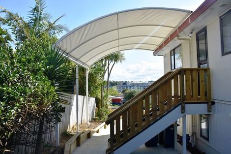 Photo of property in 2b Grenadine Place, Unsworth Heights, Auckland, 0632