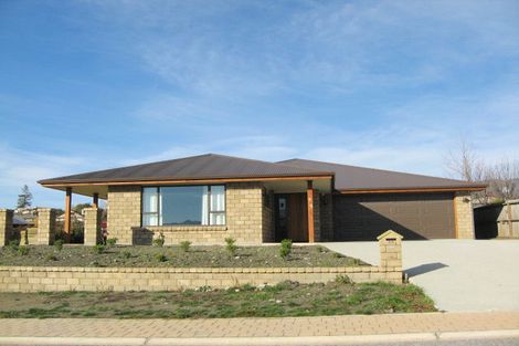 Photo of property in 33 Meadowstone Drive, Wanaka, 9305