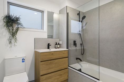 Photo of property in 6/13 Kaihu Street, Northcote, Auckland, 0627