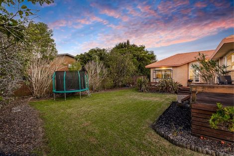 Photo of property in 6 Hanly Close, West Harbour, Auckland, 0618