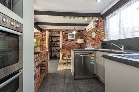 Photo of property in 327 Avonhead Road, Avonhead, Christchurch, 8042