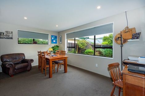 Photo of property in 21 Laing Crescent, Heathcote Valley, Christchurch, 8022