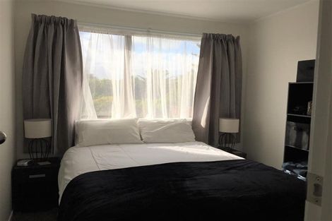 Photo of property in 20 Pahi Place, West Harbour, Auckland, 0618