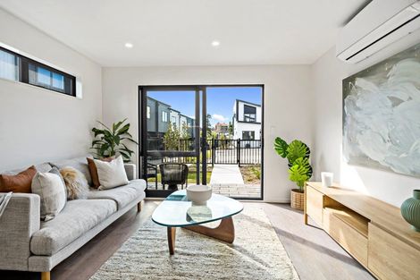 Photo of property in 1/4 Glenburn Road, Hobsonville, 0616
