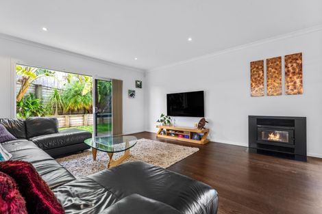 Photo of property in 10a Mackay Drive, Greenhithe, Auckland, 0632