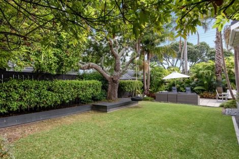 Photo of property in 33 Summer Street, Stanley Point, Auckland, 0624