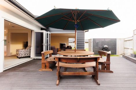 Photo of property in 11 Manhattan Court, Kelvin Grove, Palmerston North, 4414