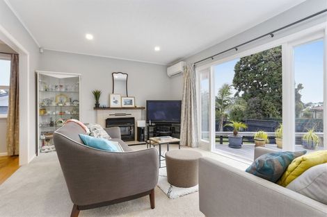 Photo of property in 1/2 Hughes Terrace, Te Atatu Peninsula, Auckland, 0610