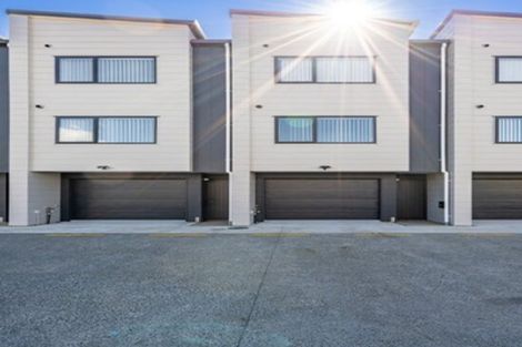 Photo of property in 32 Tukari Lane, Mangere Bridge, Auckland, 2022