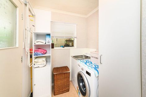 Photo of property in 16 Antrim Place, Hokowhitu, Palmerston North, 4410