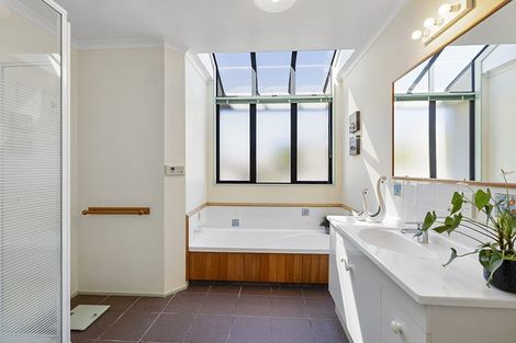 Photo of property in 26 Ashmore Drive, Frankleigh Park, New Plymouth, 4310