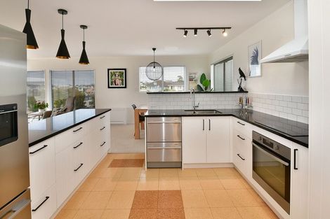 Photo of property in 18 Tamatea Drive, Snells Beach, 0920