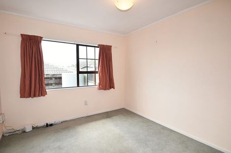 Photo of property in 1/5 Spring Grove, Henderson, Auckland, 0612