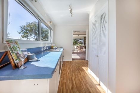 Photo of property in 14 Grays Road, Plimmerton, Porirua, 5026