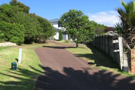 Photo of property in 22 Mandeville Place, Unsworth Heights, Auckland, 0632