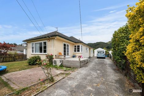 Photo of property in 77 Fraser Street, Wainuiomata, Lower Hutt, 5014