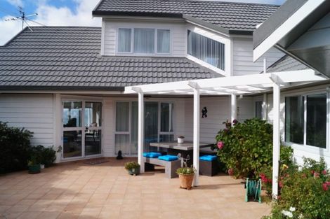 Photo of property in 32 Ashton Fitchett Drive, Brooklyn, Wellington, 6021