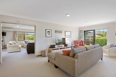 Photo of property in 10 Quadrant Heights, Paraparaumu, 5032