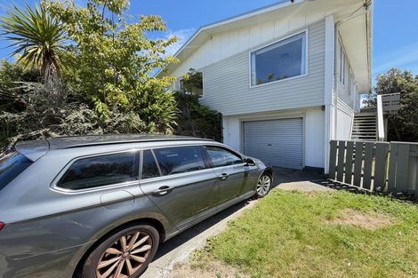 Photo of property in 6 Link Road, Newlands, Wellington, 6037