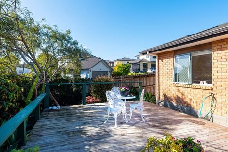 Photo of property in 8 Ryehill Close, New Lynn, Auckland, 0600