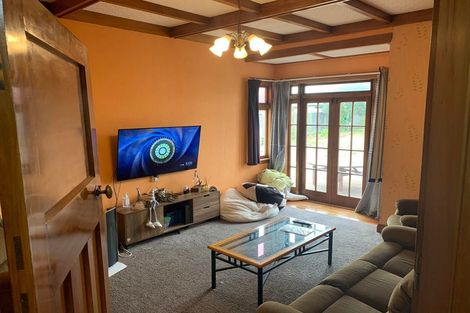 Photo of property in 68 Roberts Line, Kelvin Grove, Palmerston North, 4414