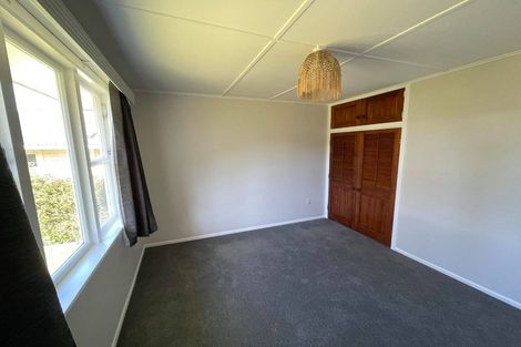 Photo of property in 73 Victory Crescent, Tawa, Wellington, 5028