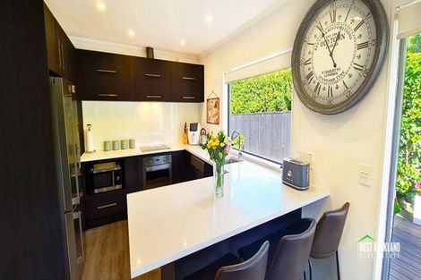 Photo of property in 19 Heversham Place, Glendene, Auckland, 0602