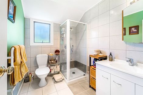 Photo of property in 12 Hobbs Road, Matakatia, Whangaparaoa, 0930