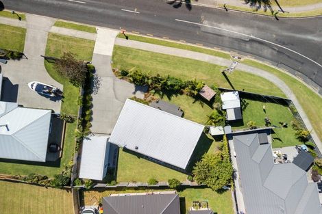 Photo of property in 53 Athenree Road, Athenree, Katikati, 3177