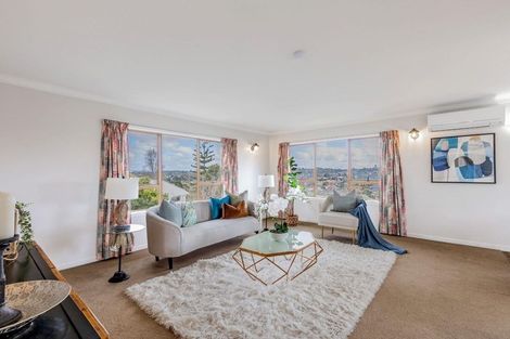 Photo of property in 254a East Coast Road, Forrest Hill, Auckland, 0620