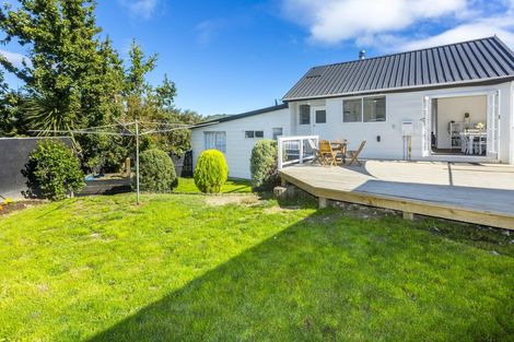 Photo of property in 15 Edelweiss Grove, Timberlea, Upper Hutt, 5018