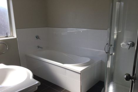 Photo of property in 2 Riverglade Parkway, Te Atatu South, Auckland, 0610