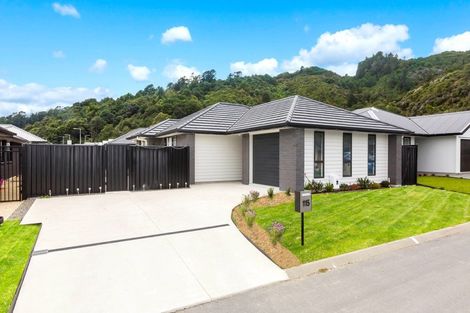 Photo of property in 115 Mawai Hakona Drive, Wallaceville, Upper Hutt, 5018