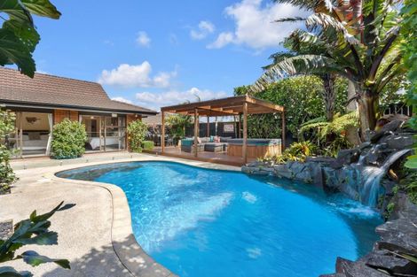 Photo of property in 6 Citation Way, Botany Downs, Auckland, 2010