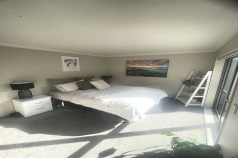 Photo of property in 6 Brindle Way, Newlands, Wellington, 6037