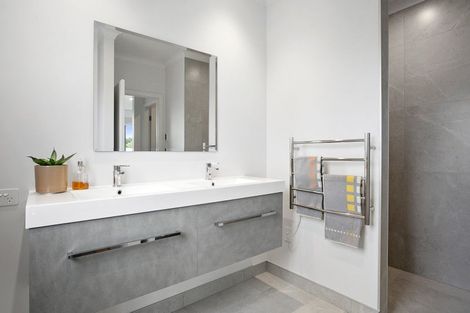 Photo of property in 18 Mike Smith Drive, Cambridge, 3434