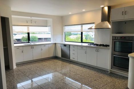 Photo of property in 28 Bronzewing Terrace, Unsworth Heights, Auckland, 0632