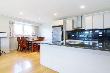 Photo of property in 17 Medina Place, Half Moon Bay, Auckland, 2012