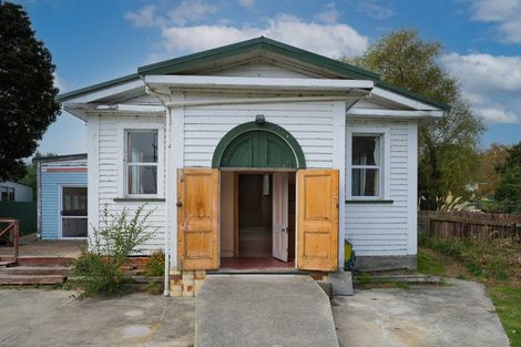 Photo of property in 16 Greenwich Street, Waihola, Milton, 9073