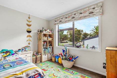 Photo of property in 8 Bosun Place, Te Atatu Peninsula, Auckland, 0610