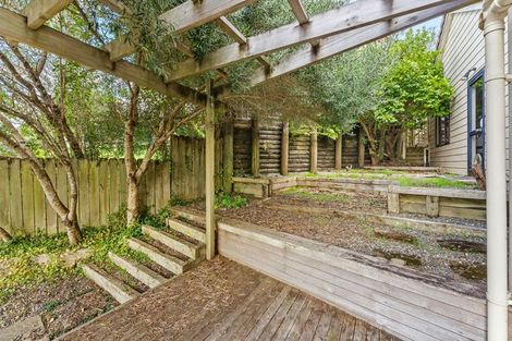 Photo of property in 2/12 Helicon Place, Totara Vale, Auckland, 0629
