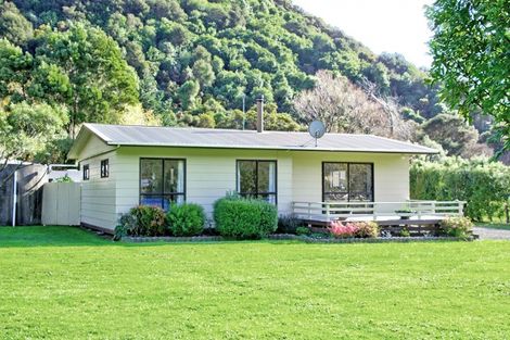 Photo of property in 16 Mclaughlin Drive, Tinui, Masterton, 5889