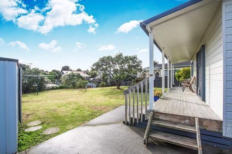 Photo of property in 17 Beatrix Street, Avondale, Auckland, 1026