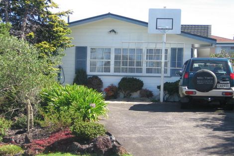Photo of property in 3 Woodcote Drive, Glenfield, Auckland, 0629