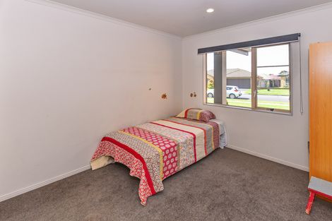 Photo of property in 20 Aberdeen Crescent, Wattle Downs, Auckland, 2103