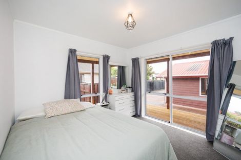 Photo of property in 21 Dalfield Place, Highbury, Palmerston North, 4412