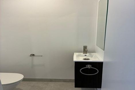 Photo of property in 11/19 Roberts Road, Glenfield, Auckland, 0629