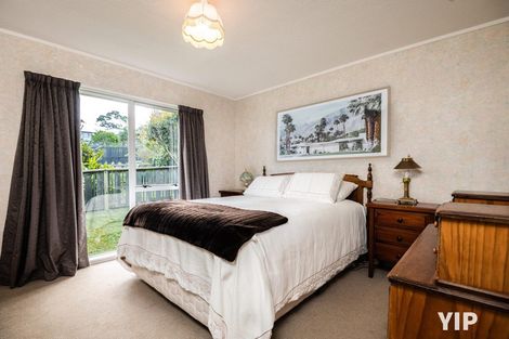 Photo of property in 7 Cheltenham Terrace, Newlands, Wellington, 6037