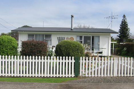 Photo of property in 27 West Crescent, Te Puru, Thames, 3575