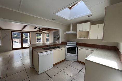 Photo of property in 112 Harbour View Road, Omokoroa, 3114